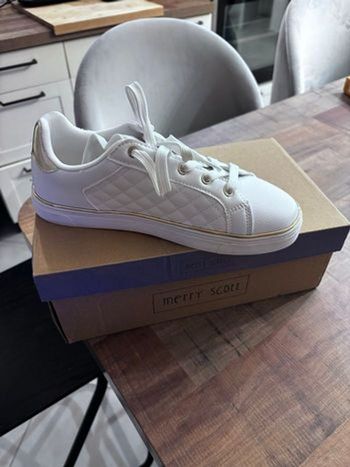 Chaussure blanche  neuve fille  37