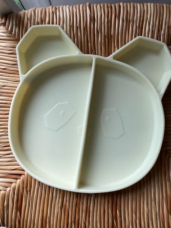 Assiette en silicone avec compartiments marque Liewood