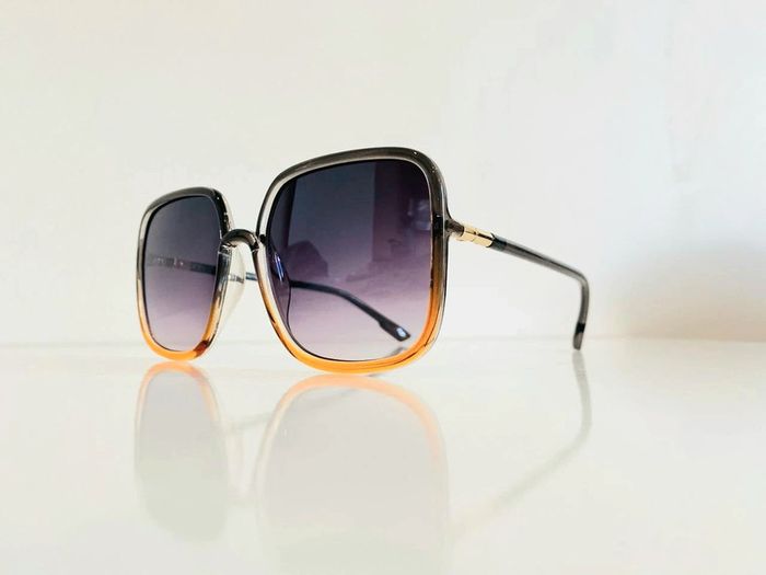 Lunette de soleil femme carrée grise dégradés en abricot uvprotection catégorie 3 - photo numéro 3