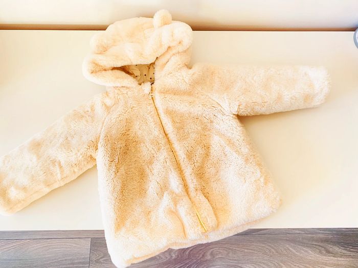 Veste à capuche toute douce comme neuve 24 mois - photo numéro 2