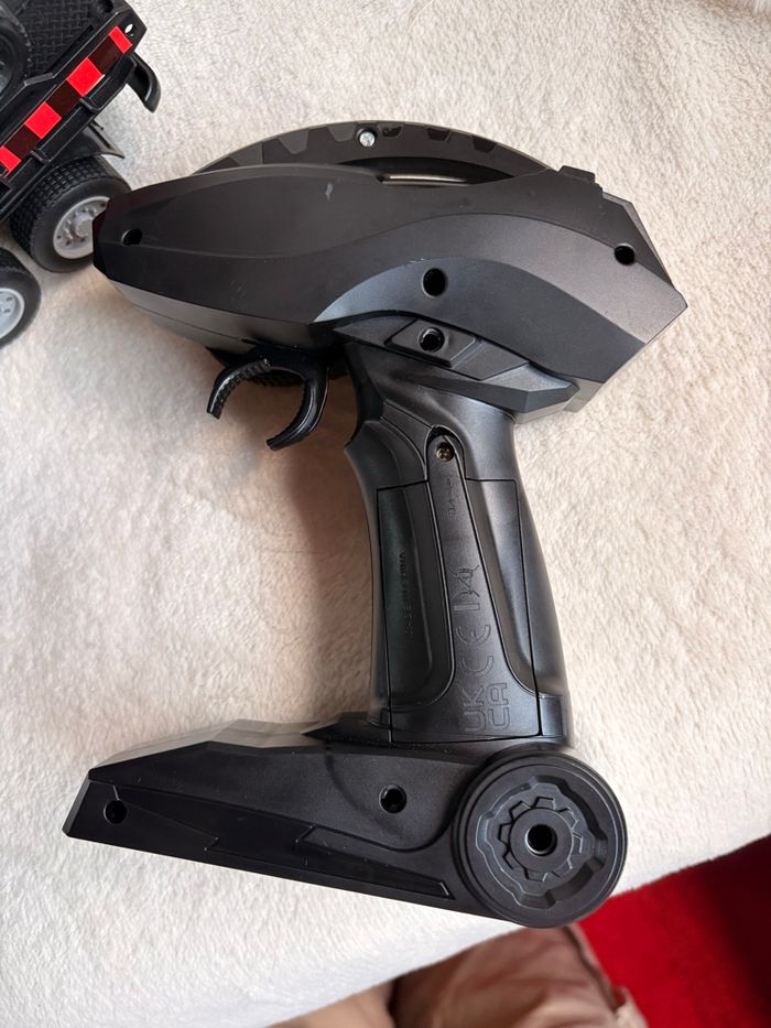 Voiture télécommandée - photo numéro 2