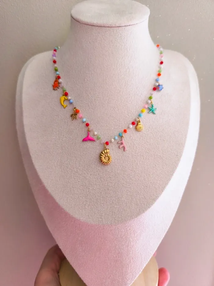Collier doré et multicolore avec perles de cristal et breloques de la mer - photo numéro 11