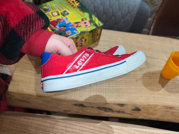 Chaussures tennis basket en toile rouge Levis P31 p 31 - photo numéro 8