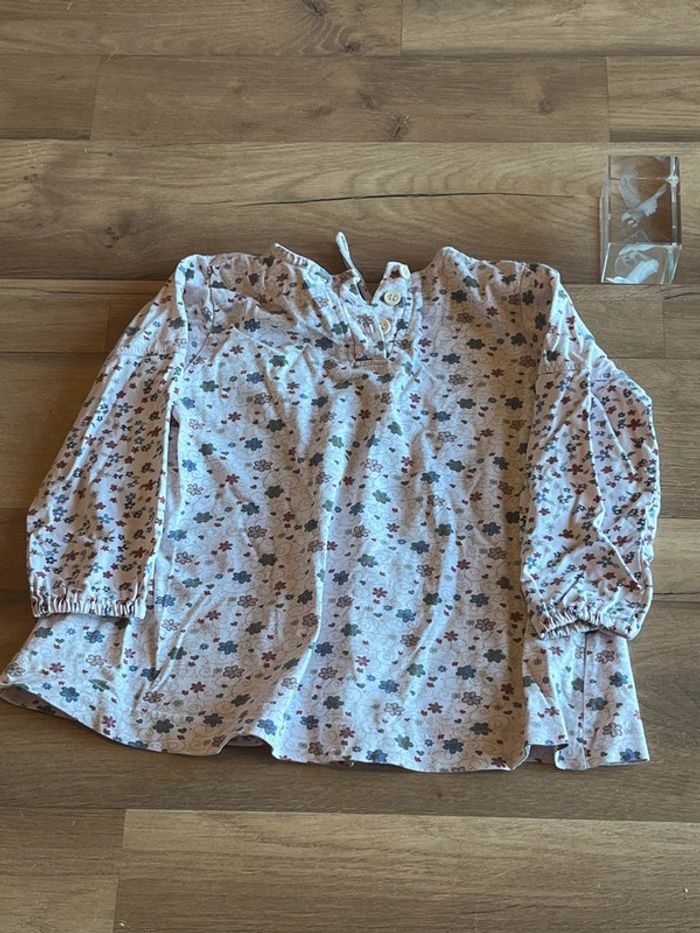 Je vend un haut manche longue fille très bon état 92/98 cm