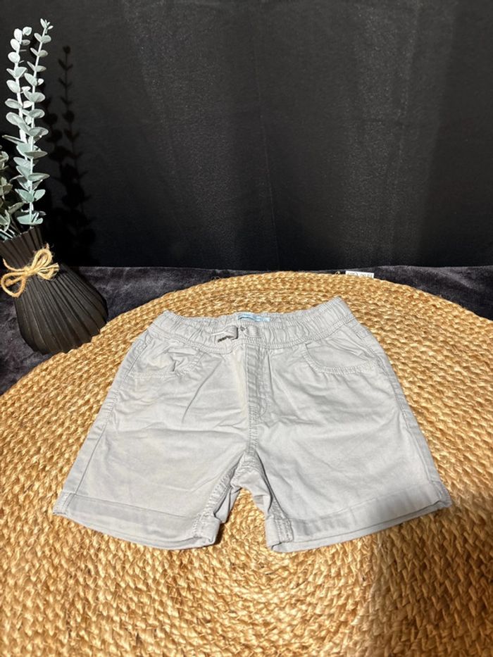 Short garçon taille 8 ans - photo numéro 2