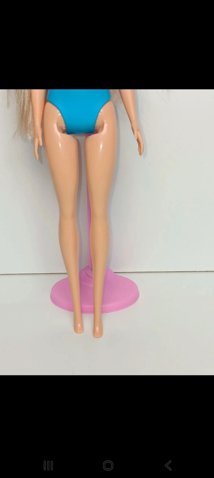 Poupée mattel barbie Color Reveal série 7 bleu hrk07
Poupée et ensemble compris - photo numéro 3