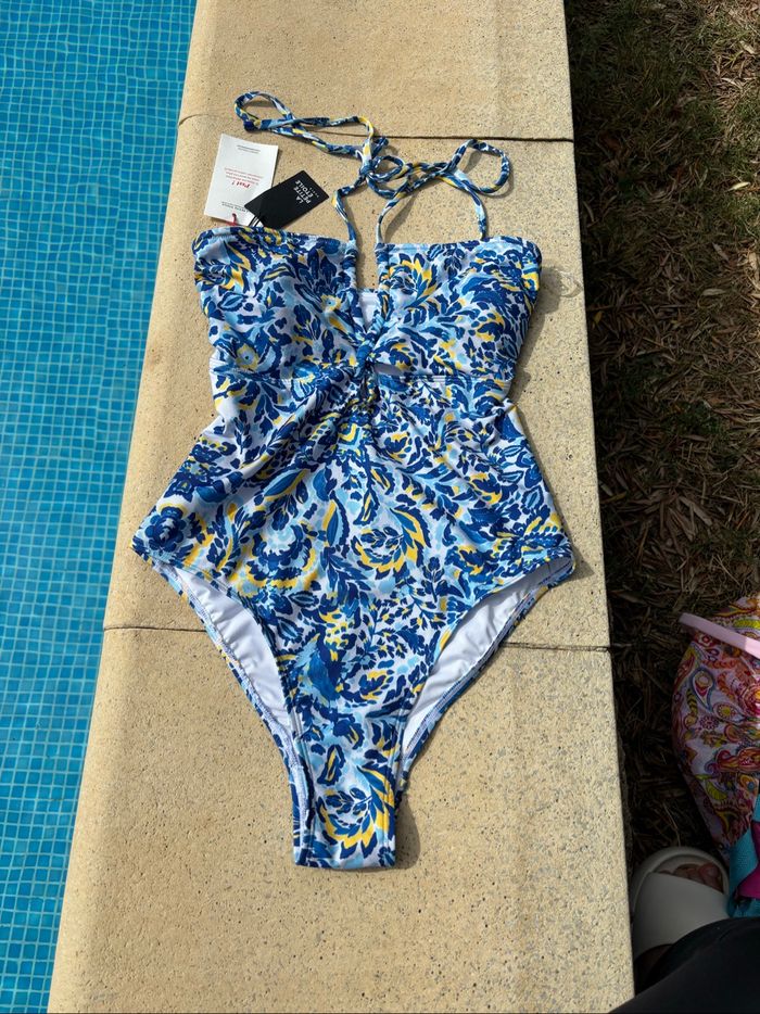 Maillot de bain 1 pièce blancs à motifs bleus et jaunes la petite étoile Taille 36