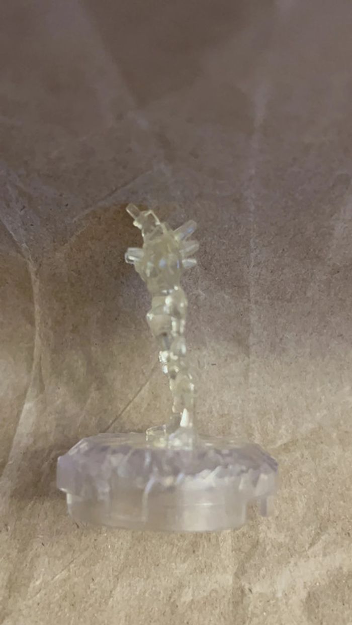 Bandai - Ben 10 - 1 mini figurine translucide de 4,5cm - photo numéro 3