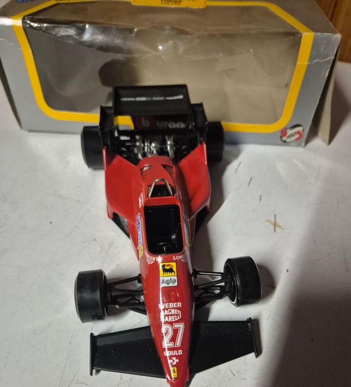 Bburago voiture miniature Ferrari 126 C4 rouge 1/24 - photo numéro 8