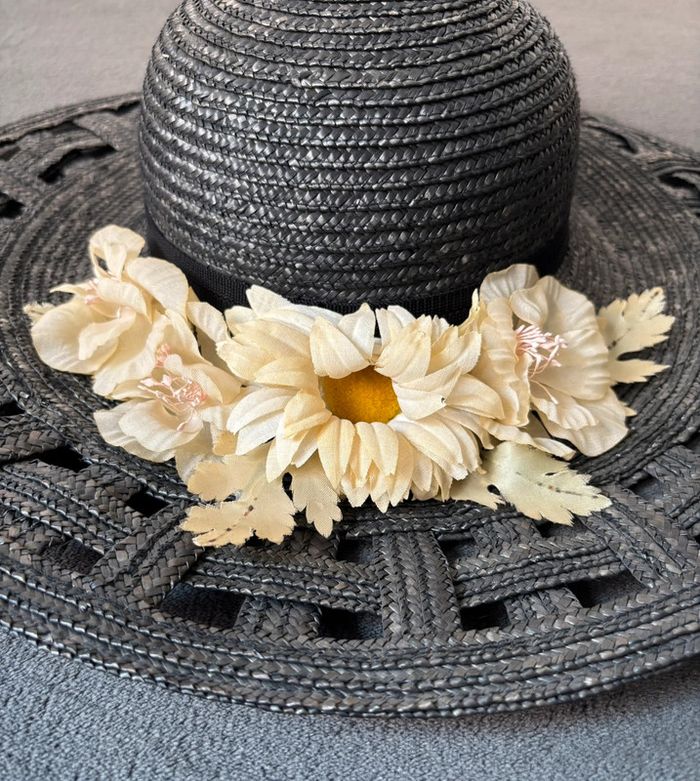 Chapeau de paille et fleurs - photo numéro 3
