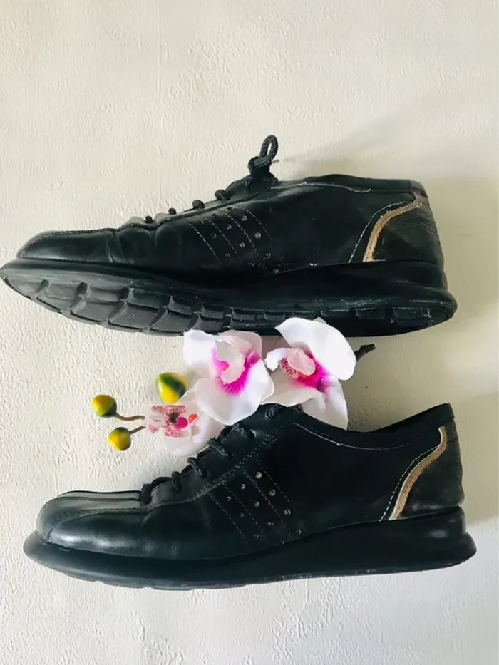 Sneakers  cuir bicolore noir et camel - photo numéro 4