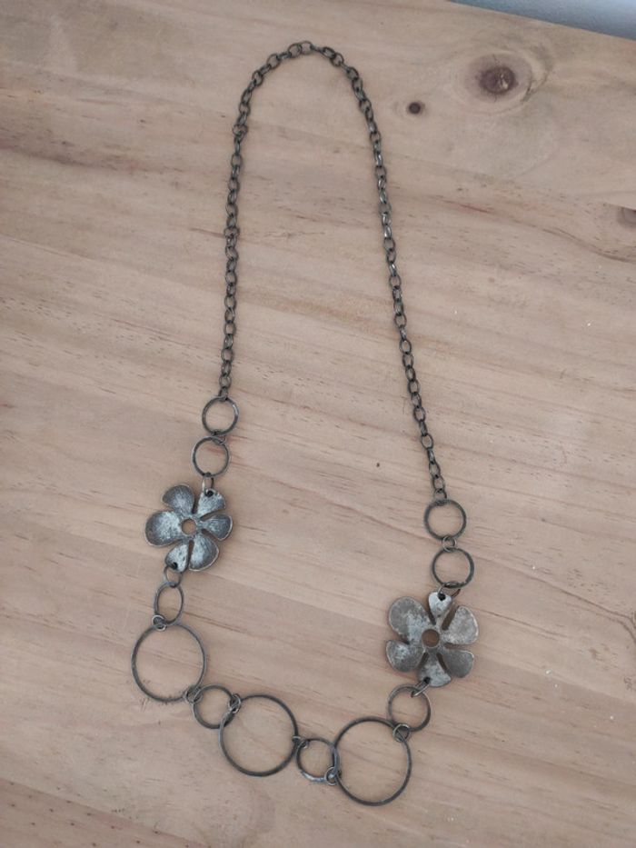 Collier sautoir à fleurs