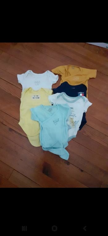 Lot bodies 6 mois MC