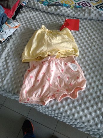 2 shorts 18 mois neuf