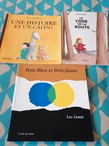 Lot de 3 livres. École des loisirs.