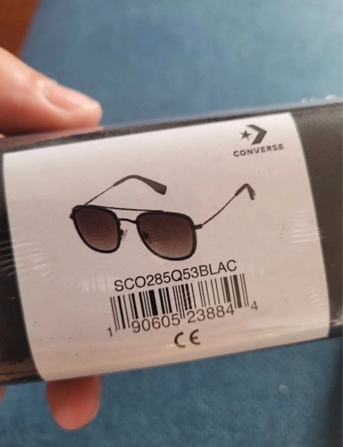 NEUF sous blister Lunettes Soleil UV3 Converse All Star - photo numéro 3