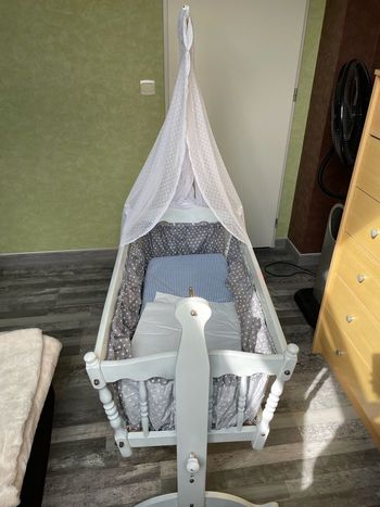 Berceau en bois avec accessoires