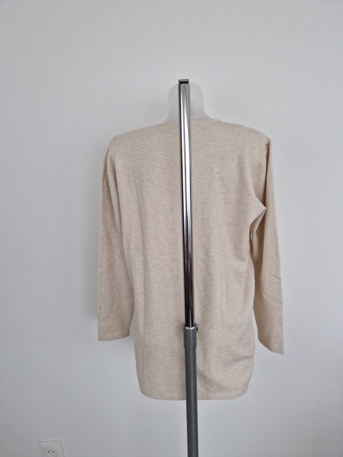 Haut beige crème motif plumes bleues avec perles argentées H&L - photo numéro 4