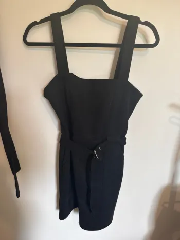 Robe courte en velours noir taille M