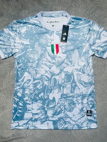 Maillot concept foot Italie blanc bleu clair colisée taille S