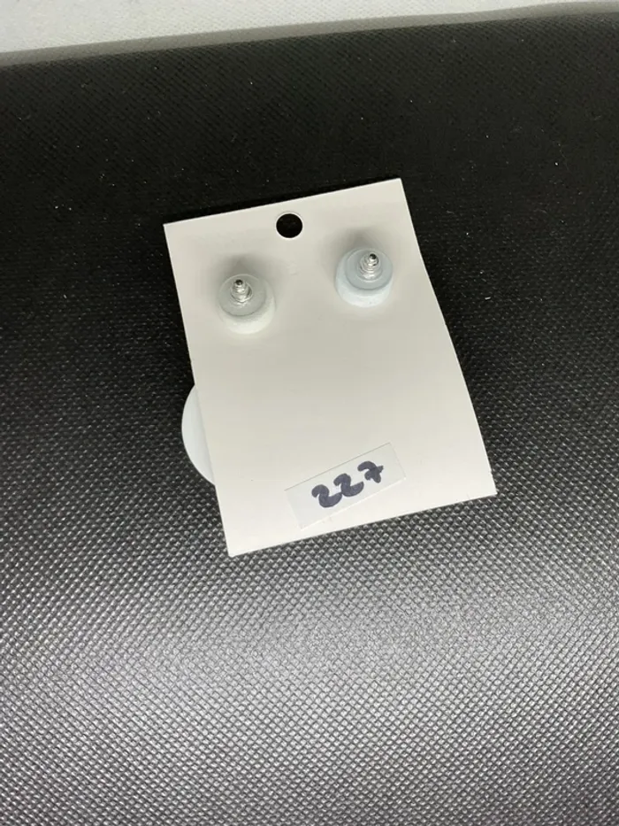 Boucle d’oreilles « Papillons » neuve - photo numéro 2