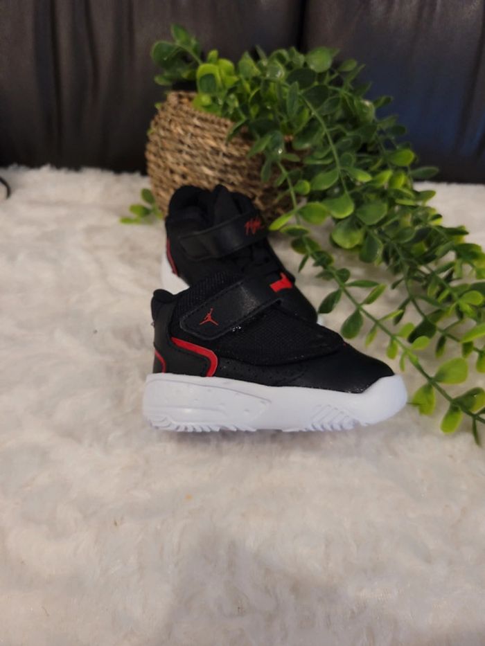 Baskets jordan Max 4 neuve - photo numéro 2