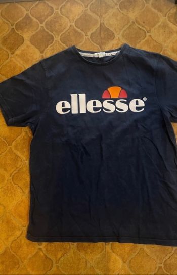 T ré shirt ellesse