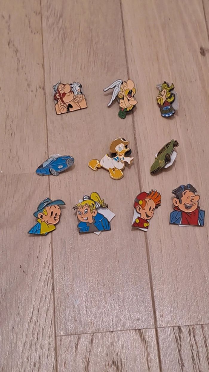 Lot de 10 Pin's