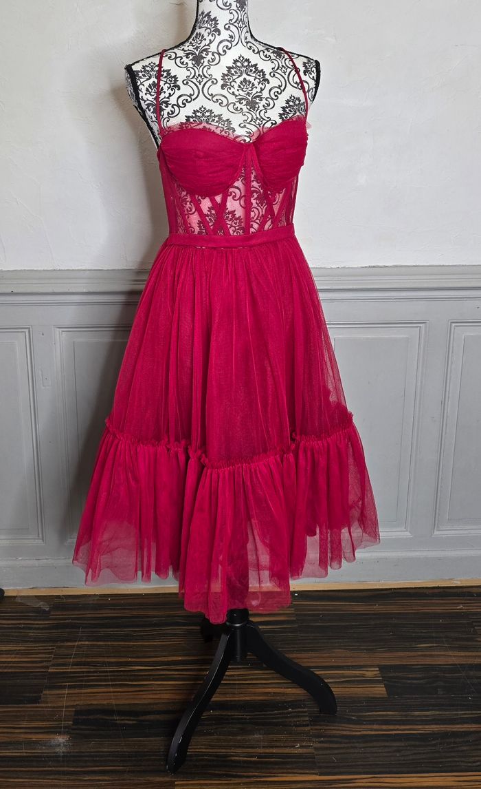 Robe soiree midi en tulle framboise à bustier dentelle et bretelles croisées taille 38 - photo numéro 4