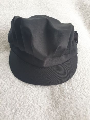 Casquette avec filet cheveux