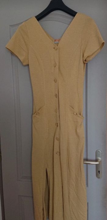 Robe longue jaune pâle
