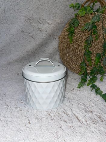  Boîte en métal blanche 