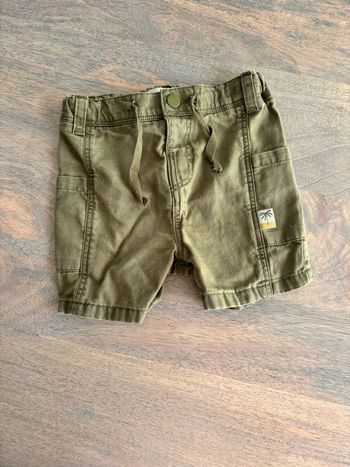 Short kaki
