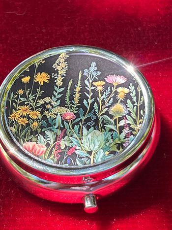 Pilulier poétique – Fleurs botaniques délicates