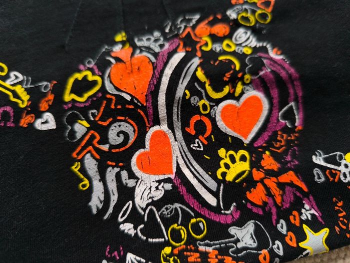 T-shirt manches longues/ noir tête de mort yeux en coeur/ taille 5 ans - photo numéro 4