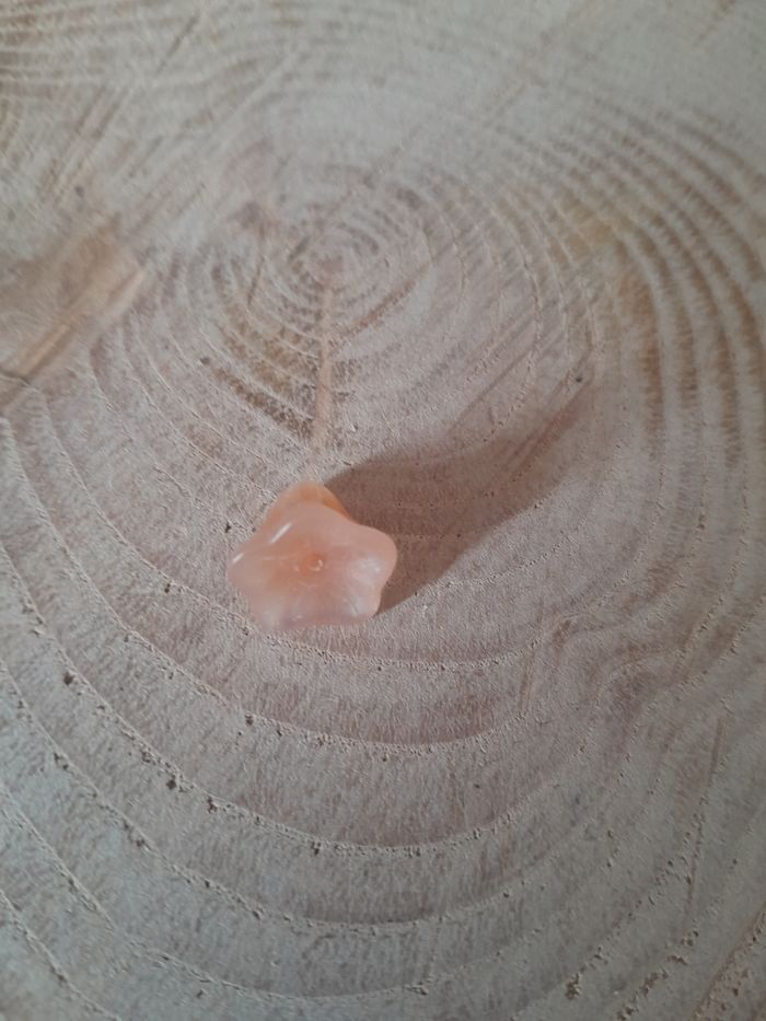 Lot de 50 perles en verre fleurs marron, transparente, roses, blanches, saumon,vertes - photo numéro 8