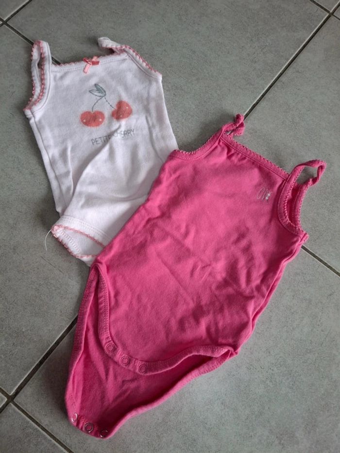 Lot 2 bodys sans manche
