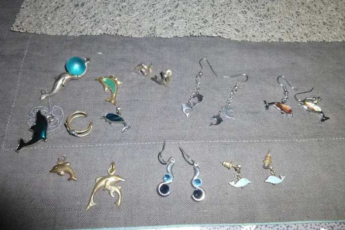 enorme lot de bijoux dauphins