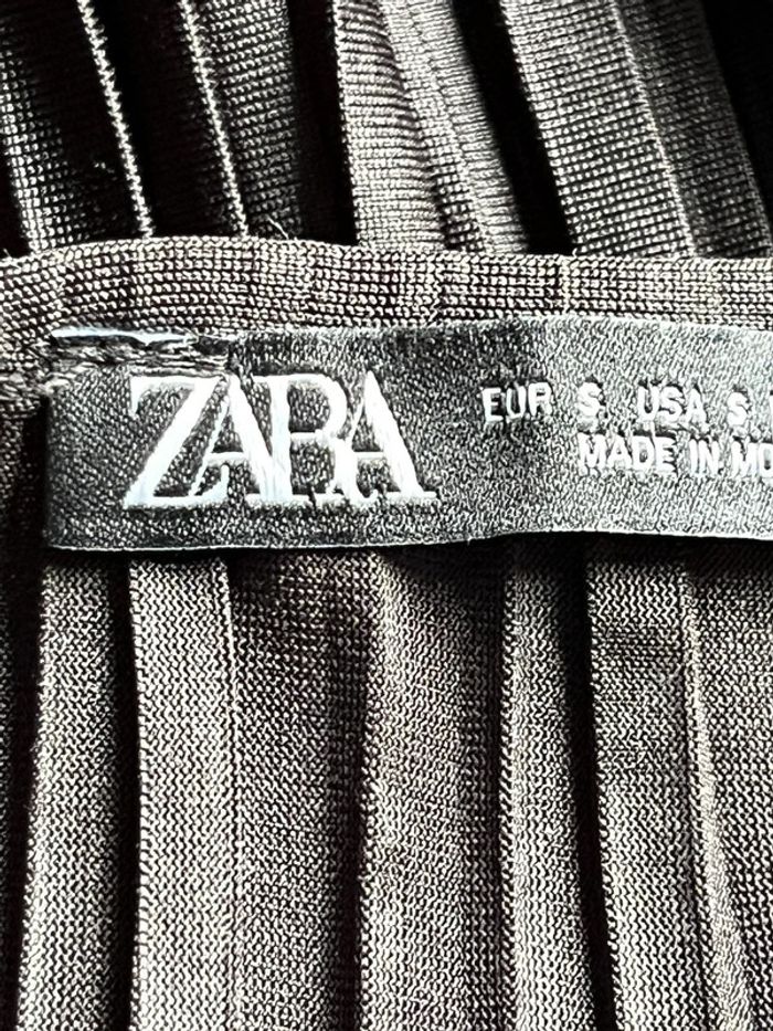 Robe noire plissée cintrée Zara S - photo numéro 6