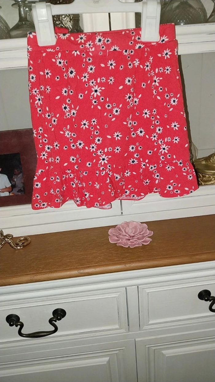 Jupe courte d'été rouge motif liberty by Kiabi comme neuve taille 6 ans - photo numéro 5