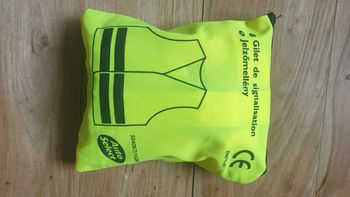 Neuf gilet jaune de sécurité avec bandes réfléchissantes et housse de protection 