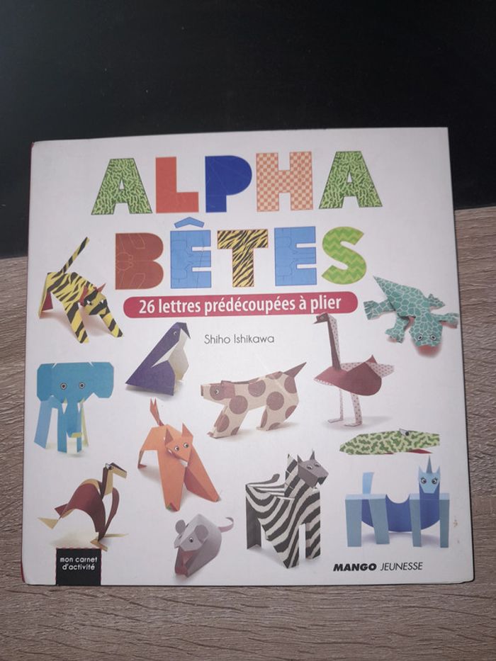 livre alphabêtes - 26 lettres prédécoupées à plier