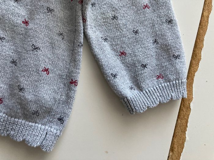 Pull gris avec petits noeuds - photo numéro 4
