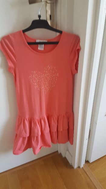 Robe 8 ans (126 cm) manches courtes, à volants