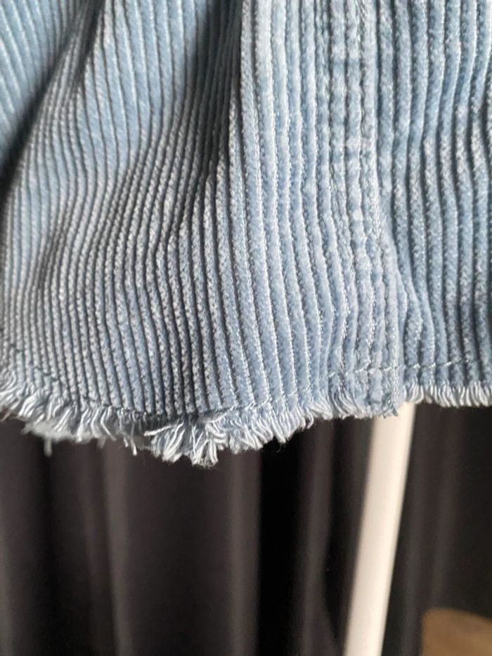 Sur chemise bleue en velours côtelé - photo numéro 4