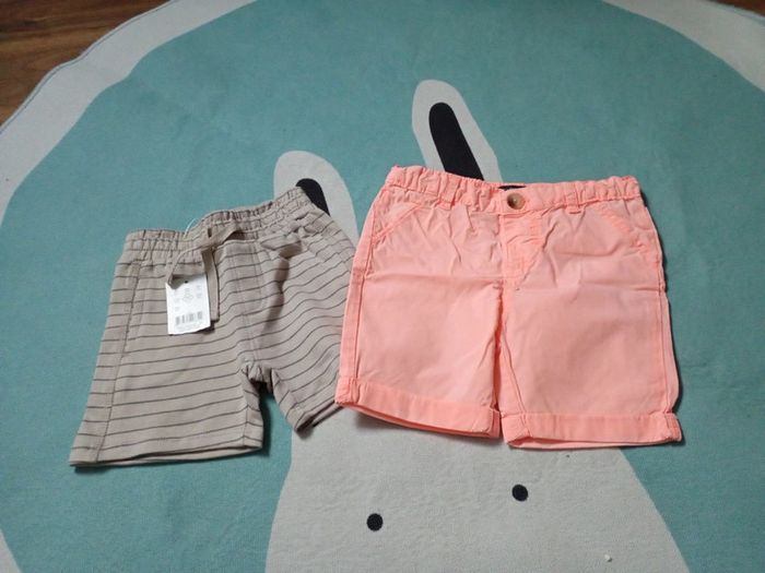 Lot 2 shorts neufs 18mois