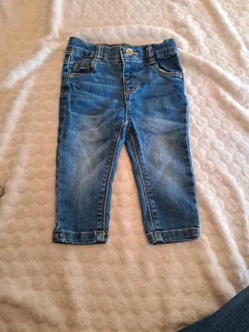Jean bleu bébé