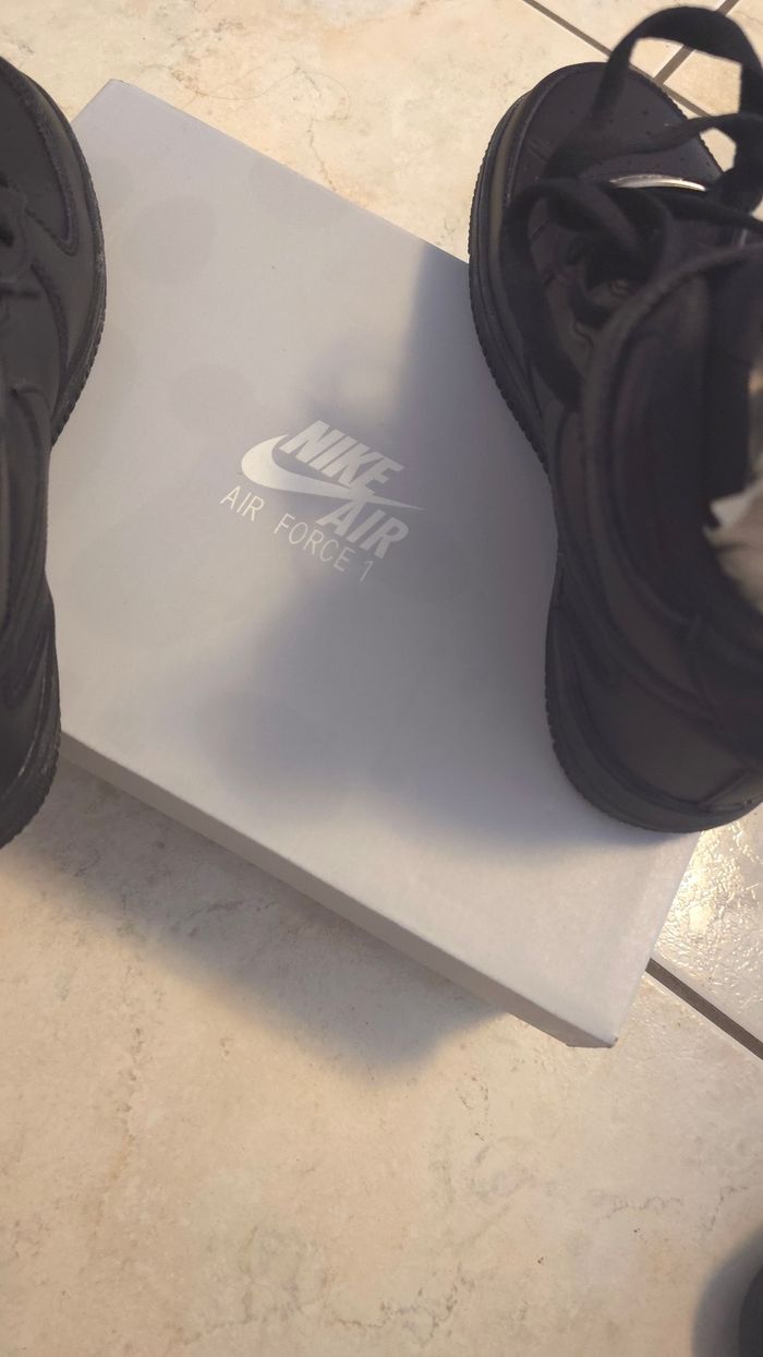 (Neuves non portées) 🏷🥰😍 superbes  baskets NIKE  AIR FORCE ONE Pointure 37.5 unisex 😍🥰 - photo numéro 4