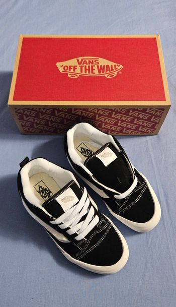 Baskets Vans Knu Skool femme cuir noire et blanche taille 36,5