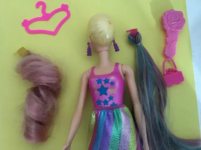 Barbie originale avec 2 perruques - photo numéro 3